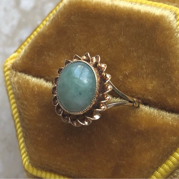 Jade Oval Yellow Gold Victorian Vintage Ring - Picture 6 of 11